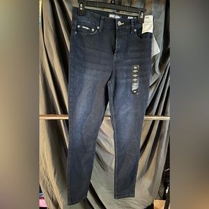 DKNY Jeans. Delancey high rise skinny. Stretch denim. Ankle length. New. 27/4.